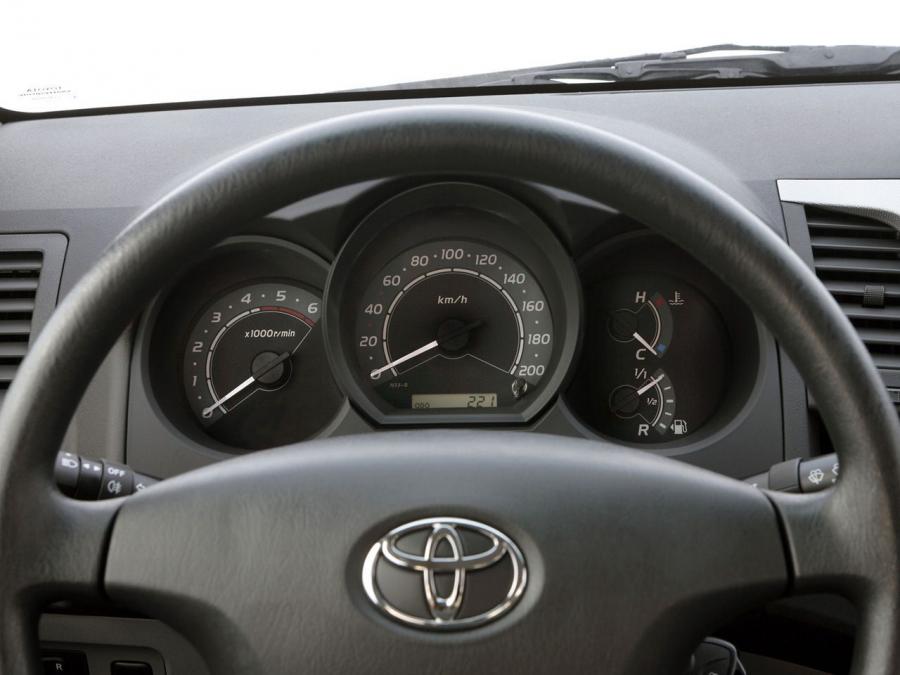  Toyota Hilux Double Cab 2005 года  (фото 29 из 30)